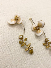 Load image into Gallery viewer, Omodaka Swirl Stem Earrings