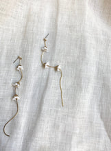Load image into Gallery viewer, Lilly of The Valley Drop Chain Earrings