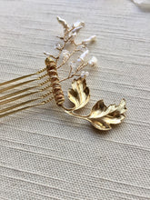 Load image into Gallery viewer, Keshi Pearl Bouquet Mini Hair Comb