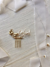 Load image into Gallery viewer, Keshi Pearl Bouquet Mini Hair Comb