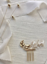 Load image into Gallery viewer, Keshi Pearl Bouquet Mini Hair Comb