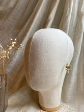 Load image into Gallery viewer, Nadeshiko Bouquet Teardrop Half Hoops