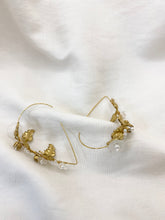 Load image into Gallery viewer, Floral Vine Teardrop Half Hoop