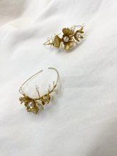 Load image into Gallery viewer, Nadeshiko Bouquet Teardrop Half Hoops