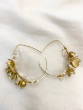 Load image into Gallery viewer, Nadeshiko Bouquet Teardrop Half Hoops