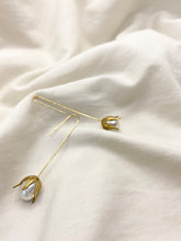 Load image into Gallery viewer, Rose Bud Dropped Earrings