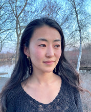 Load image into Gallery viewer, Daisy Bouquet Drop Chain Earrings