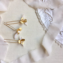Load image into Gallery viewer, Omodaka Flower Hair Pins ( 3 pins set)