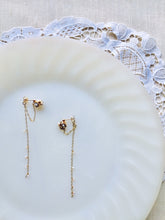 Load image into Gallery viewer, Daisy Bouquet Drop Chain Earrings
