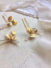Load image into Gallery viewer, Omodaka Flower Hair Pins ( 3 pins set)