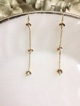 Load image into Gallery viewer, Three Daisies Swingy Earrings