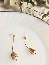 Load image into Gallery viewer, Tulip dangle earrings